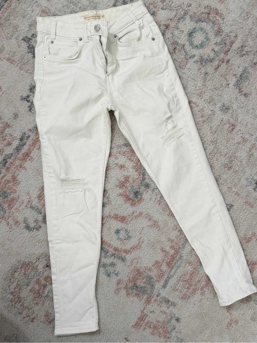 Levi's White Ripped Women's Skinny Jeans